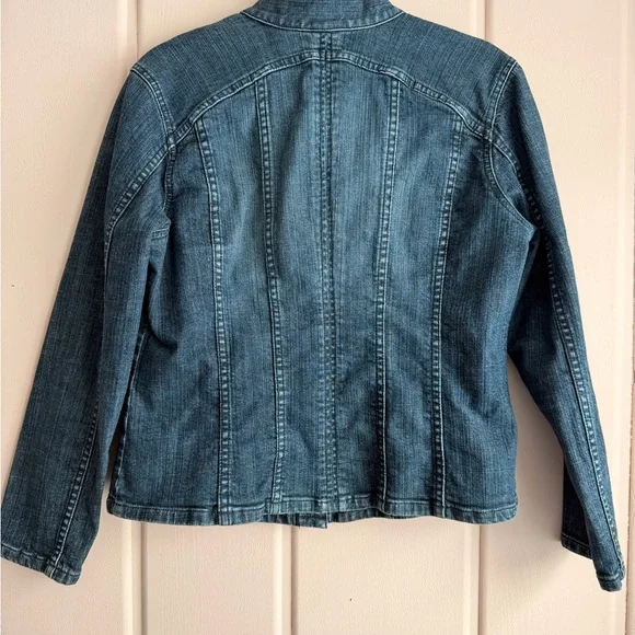 Chicos Platinum Women's Denim Jacket with snap buttons sz (1)Medium - Picture 3 of 4